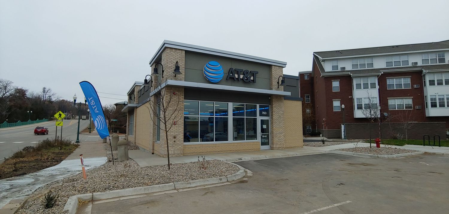 Chaska Retail Multi-Tenant Retail For Lease: 700 N Chestnut St, Chaska, MN 55318